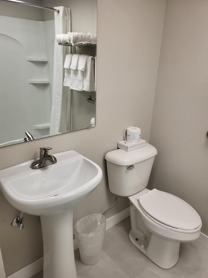 Red Fox Inn And Suites Waverly Esterno foto