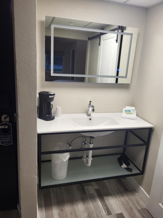 Red Fox Inn And Suites Waverly Esterno foto