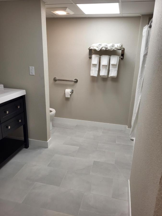 Red Fox Inn And Suites Waverly Esterno foto